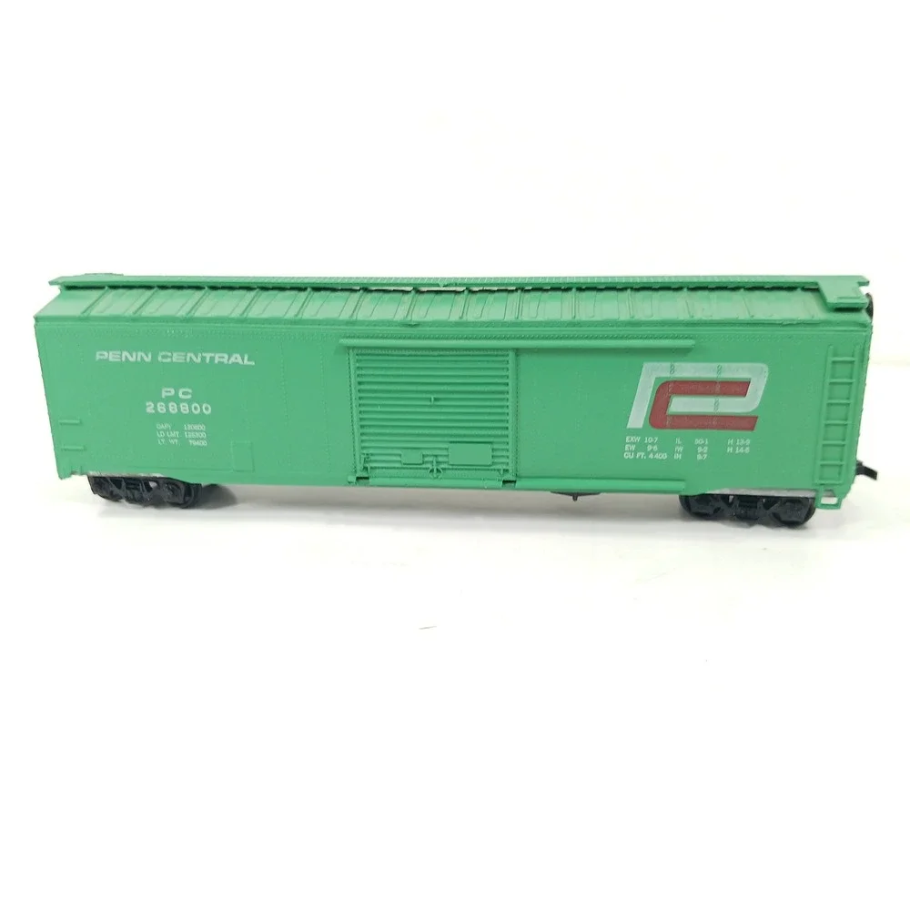 Athearn HO Scale Penn Central 50 Ft Plug Door Box Car PC 268800 Green 1327